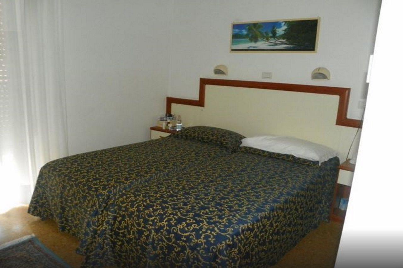 Hotel Bolivar 리도 디 예솔로 외부 사진